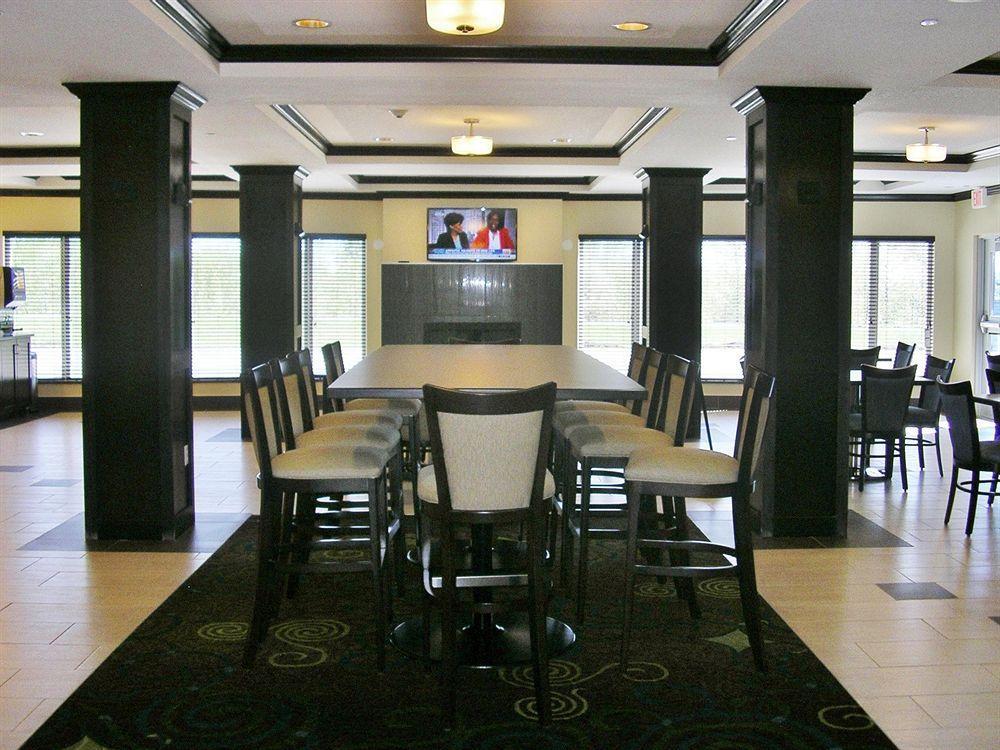 Hotel Wingate By Wyndham Saskatchewan